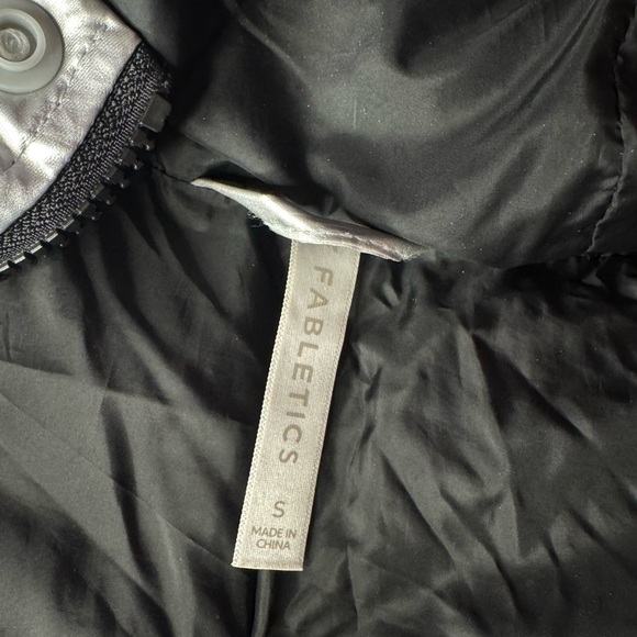 Silver Puffer Jacket Fabletics Cropped - Picture 7 of 7